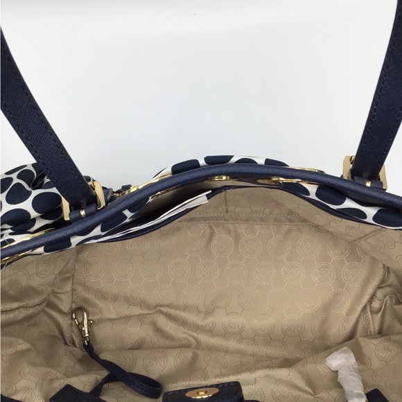 MICHAEL KORS NWT GORGEOUS NAVY LEATHER TOTE BAG WITH BLUE/ WHITE POLKA DOT SCARF - Picture 9 of 11
